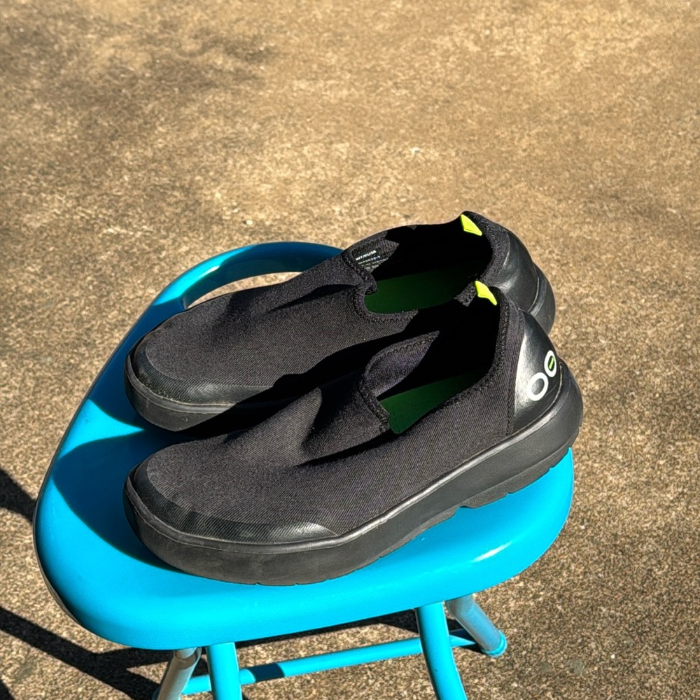 Nice Black Oofos sz 7 38 Slip on OMG eezee Low shoe